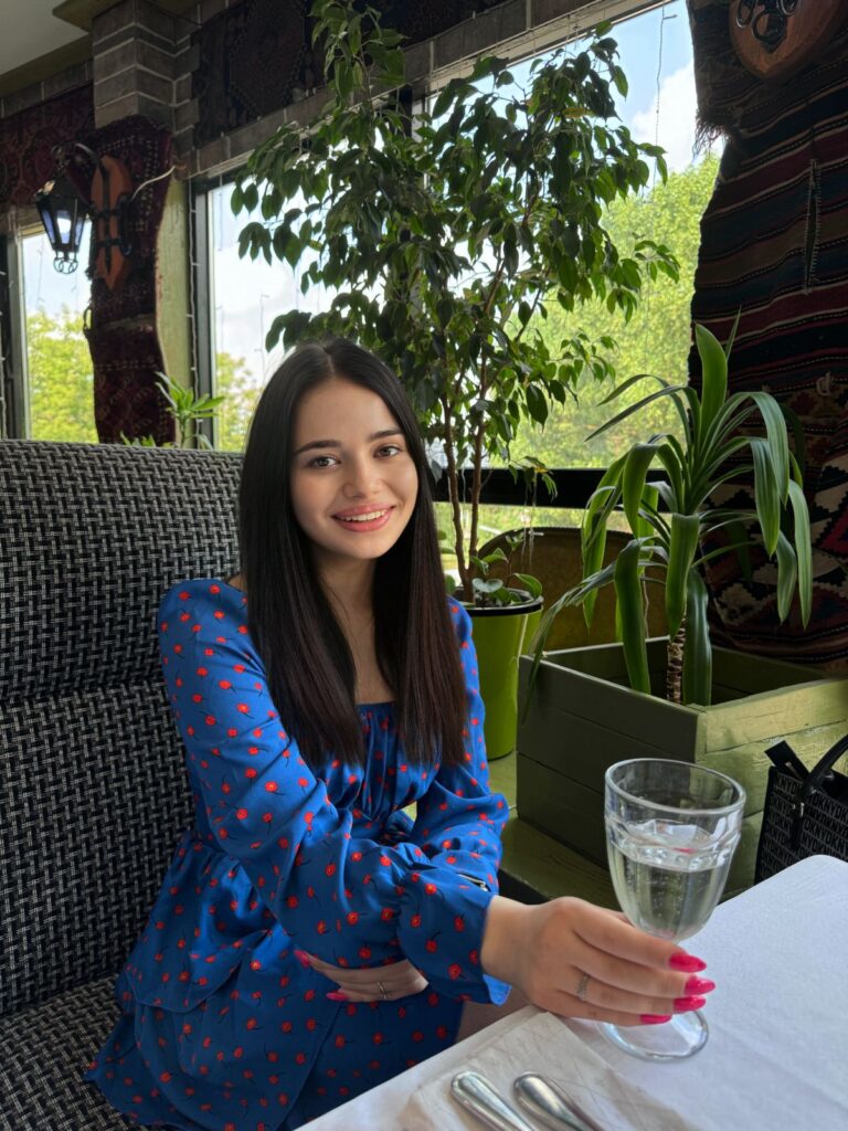 young escorts moscow